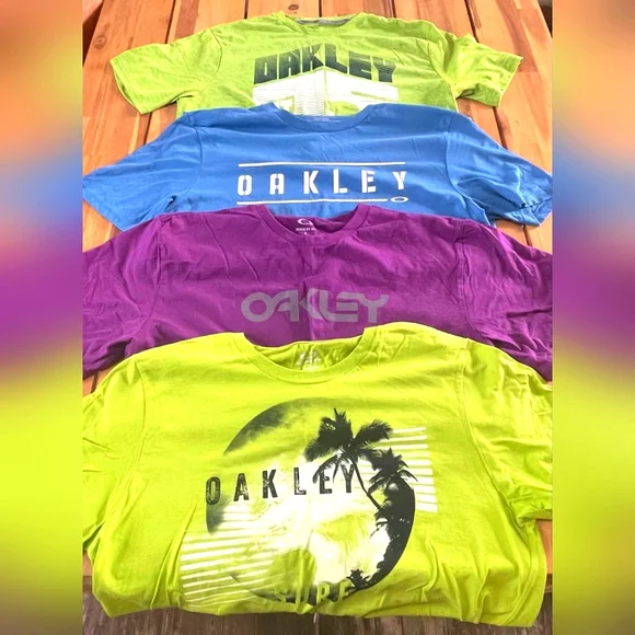 Oakley Mens Graphic T-Shirts Bundle Size Large Regular Fit- Green, Blue, Purple - Picture 1 of 6